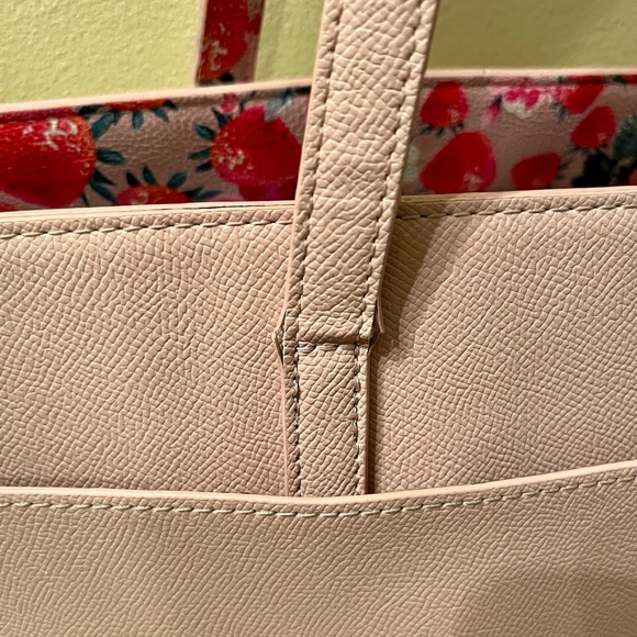 Betsy Johnson Large Strawberry Pink Tote - Picture 10 of 16